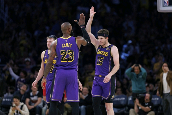 史密斯：湖人虽非夺冠热门 仍具西决搅局潜力