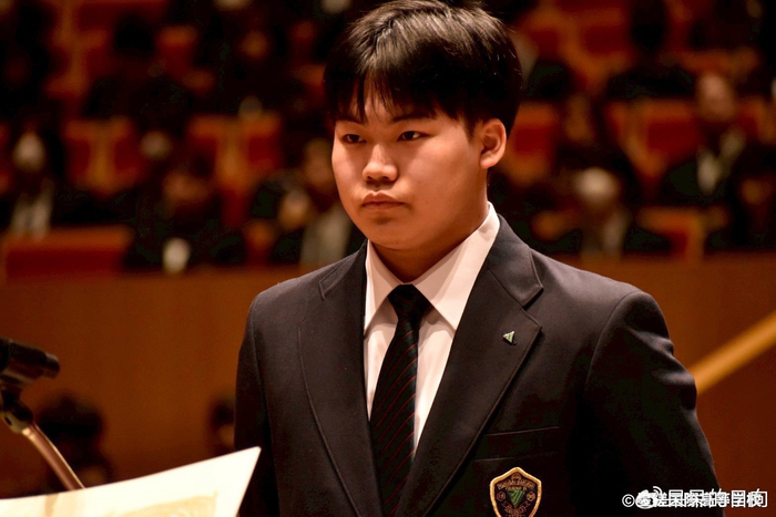 松岛辉空高中毕业典礼引热议 复仇之战剑指洛杉