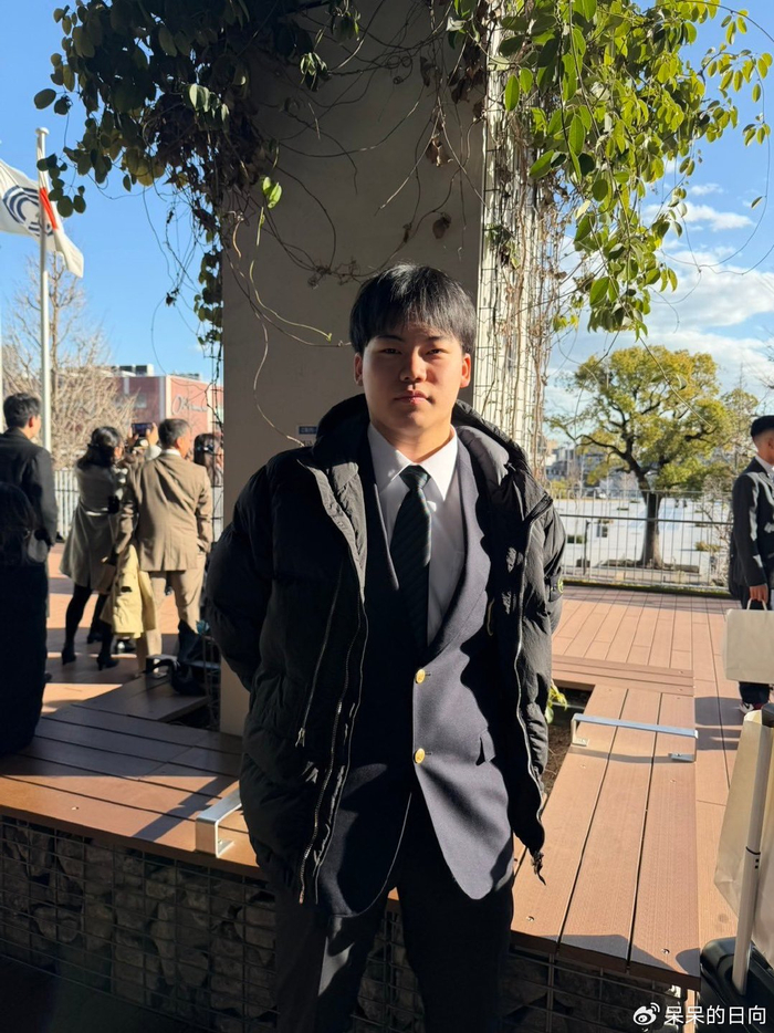 松岛辉空高中毕业典礼引热议 复仇之战剑指洛杉