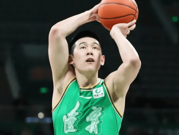 辽宁半场碾压北京 鄢手骐三分爆发莫兰德统治内