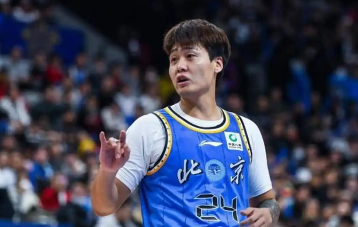 辽宁半场碾压北京 鄢手骐三分爆发莫兰德统治内