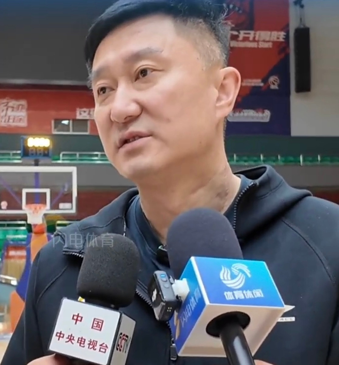 广东双核缺席卡位战 杜锋