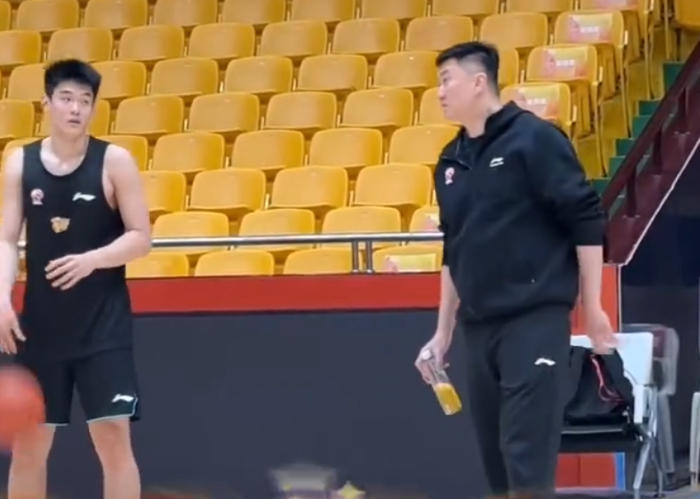 广东双核缺席卡位战 杜锋面临严峻考验