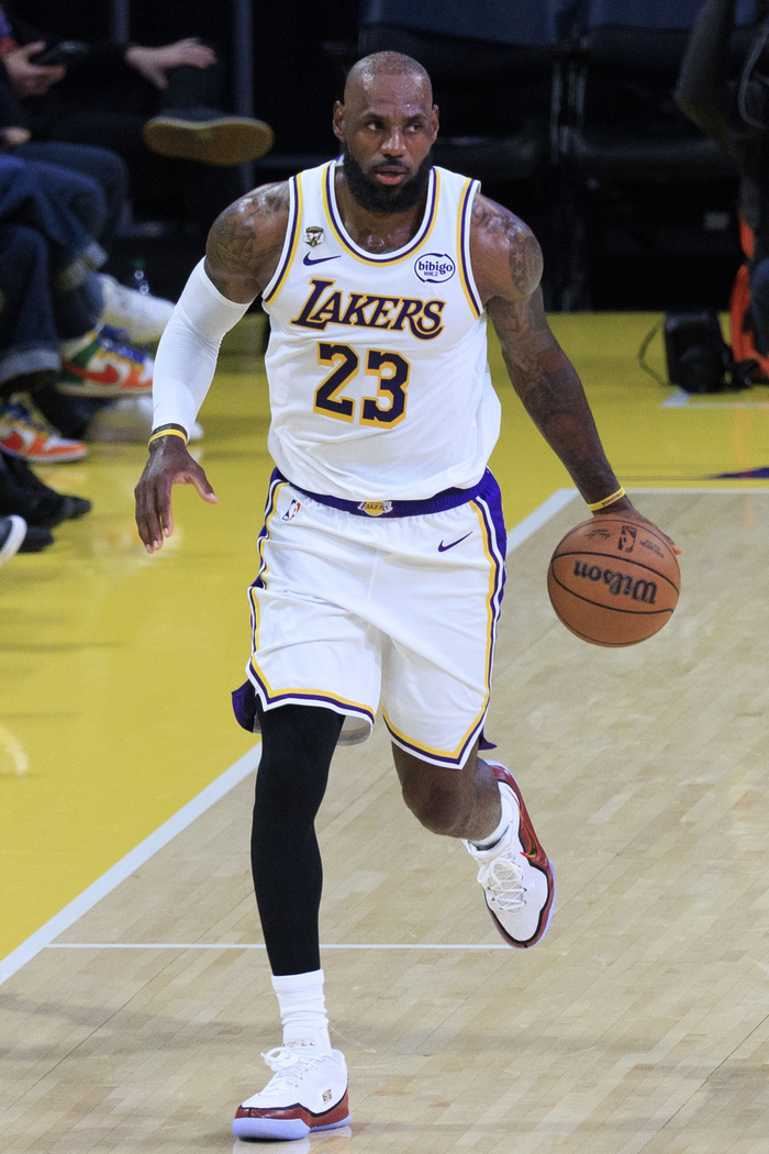 詹姆斯41岁单核带队迎战火箭或创历史第二伟大成