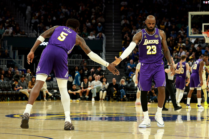 詹姆斯41岁单核带队迎战火箭或创历史第二伟大成